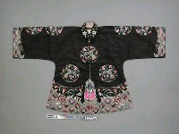 藏品(黑地女用繡花長袖禮服（上衣）)的圖片